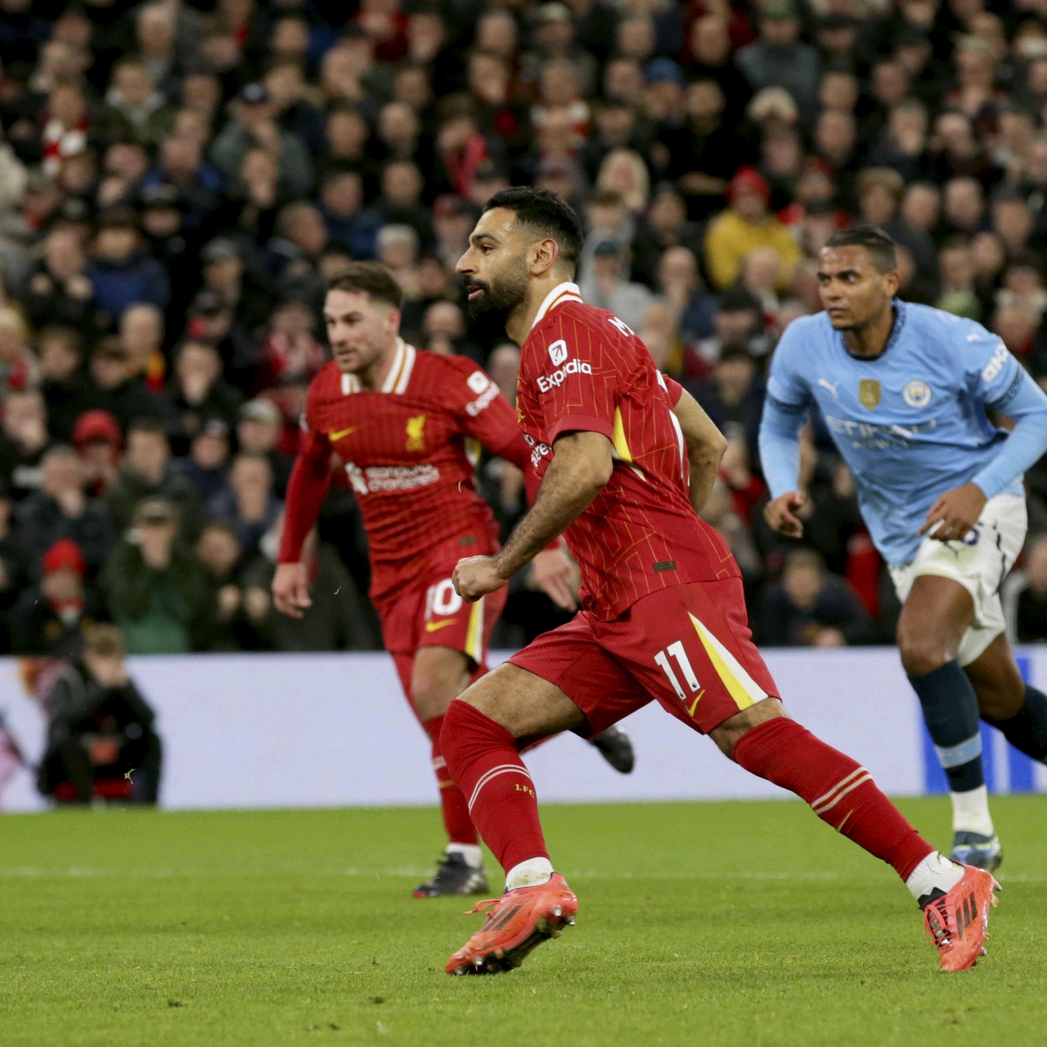 IM电竞网页版-利物浦压哨绝杀F1车队，全场沸腾！经典一战再现传奇